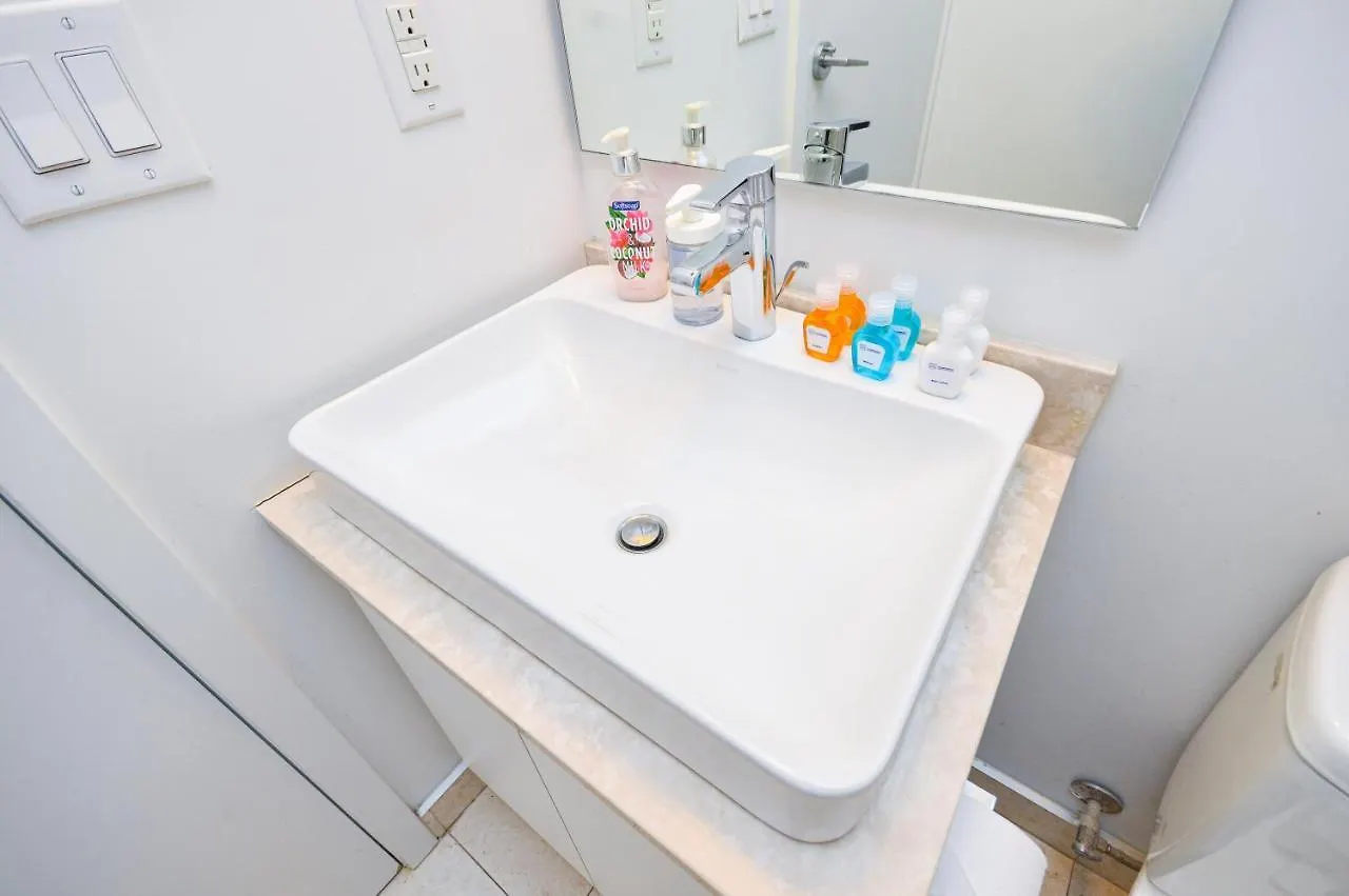 Downtown Toronto Condo Near Cn Tower, Mtcc, Rogers Center , Union Station 0*,