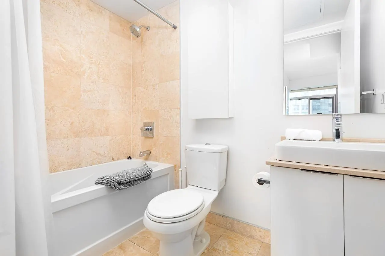 Downtown Toronto Condo Near Cn Tower, Mtcc, Rogers Center , Union Station