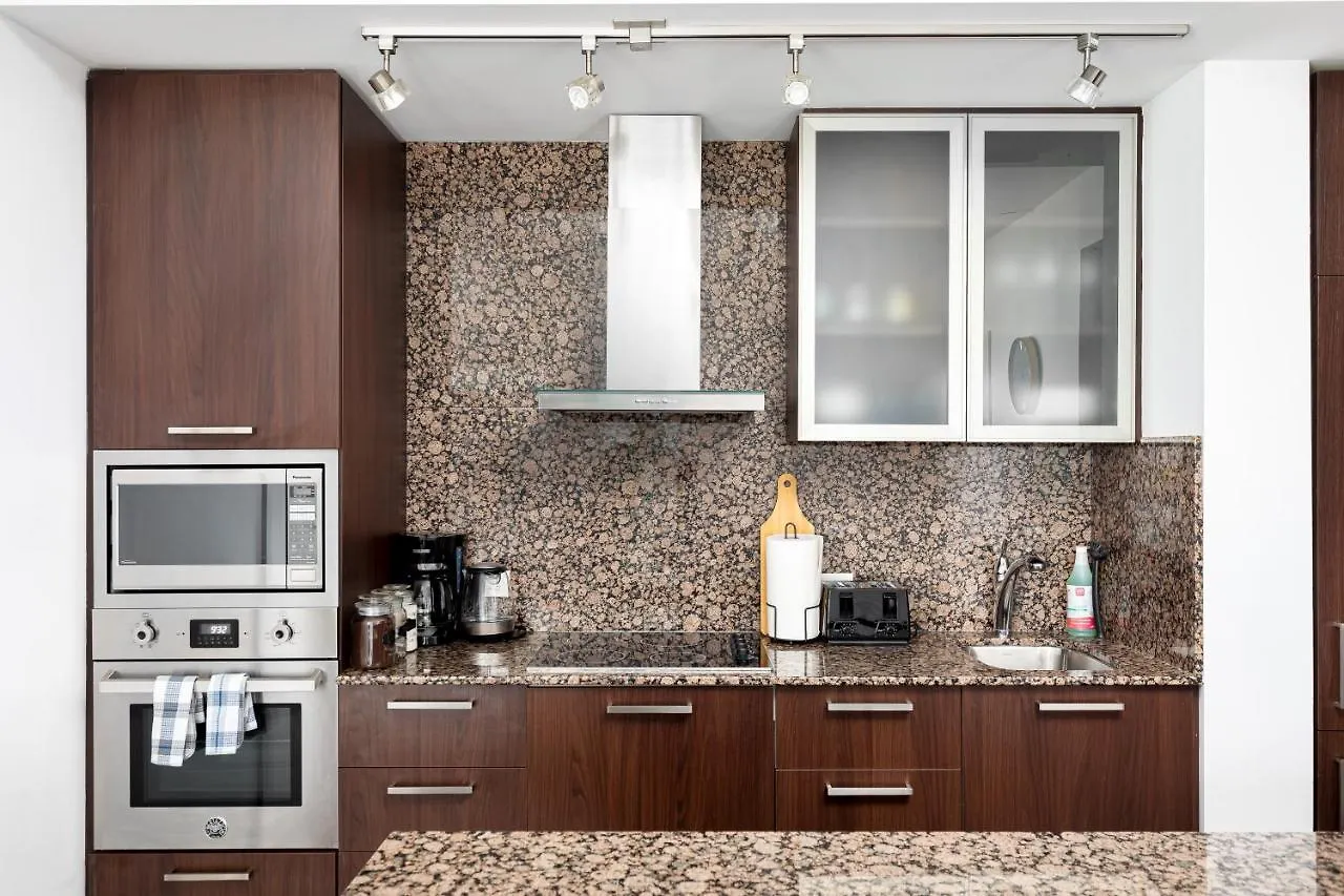 Downtown Toronto Condo Near Cn Tower, Mtcc, Rogers Center , Union Station